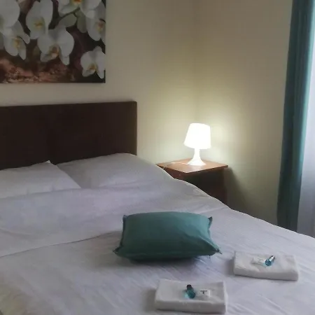 לינה וארוחת בוקר Angel